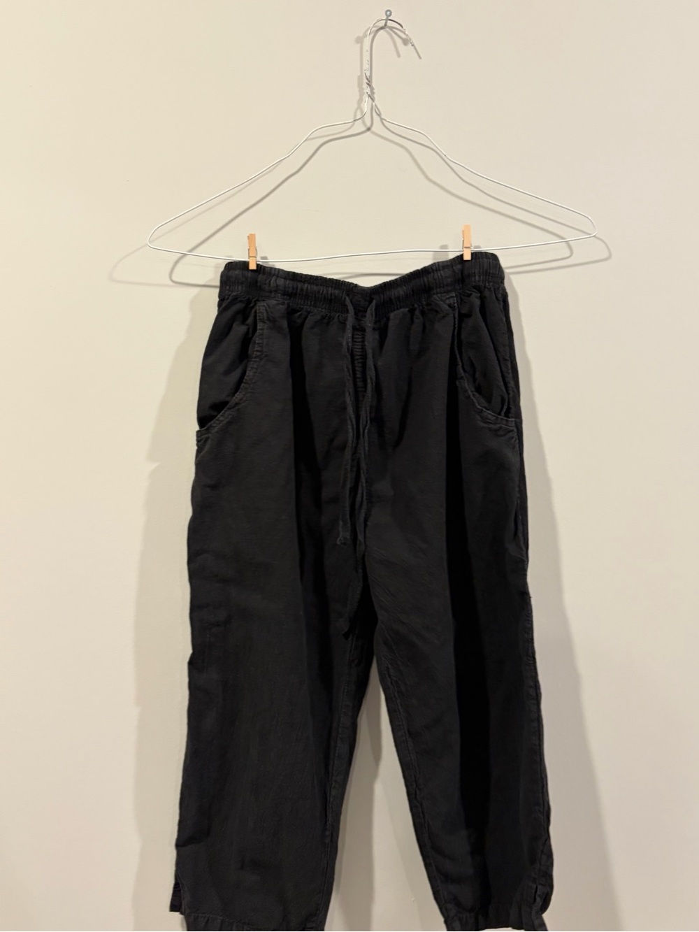 Women’s Black linen Capri Pants